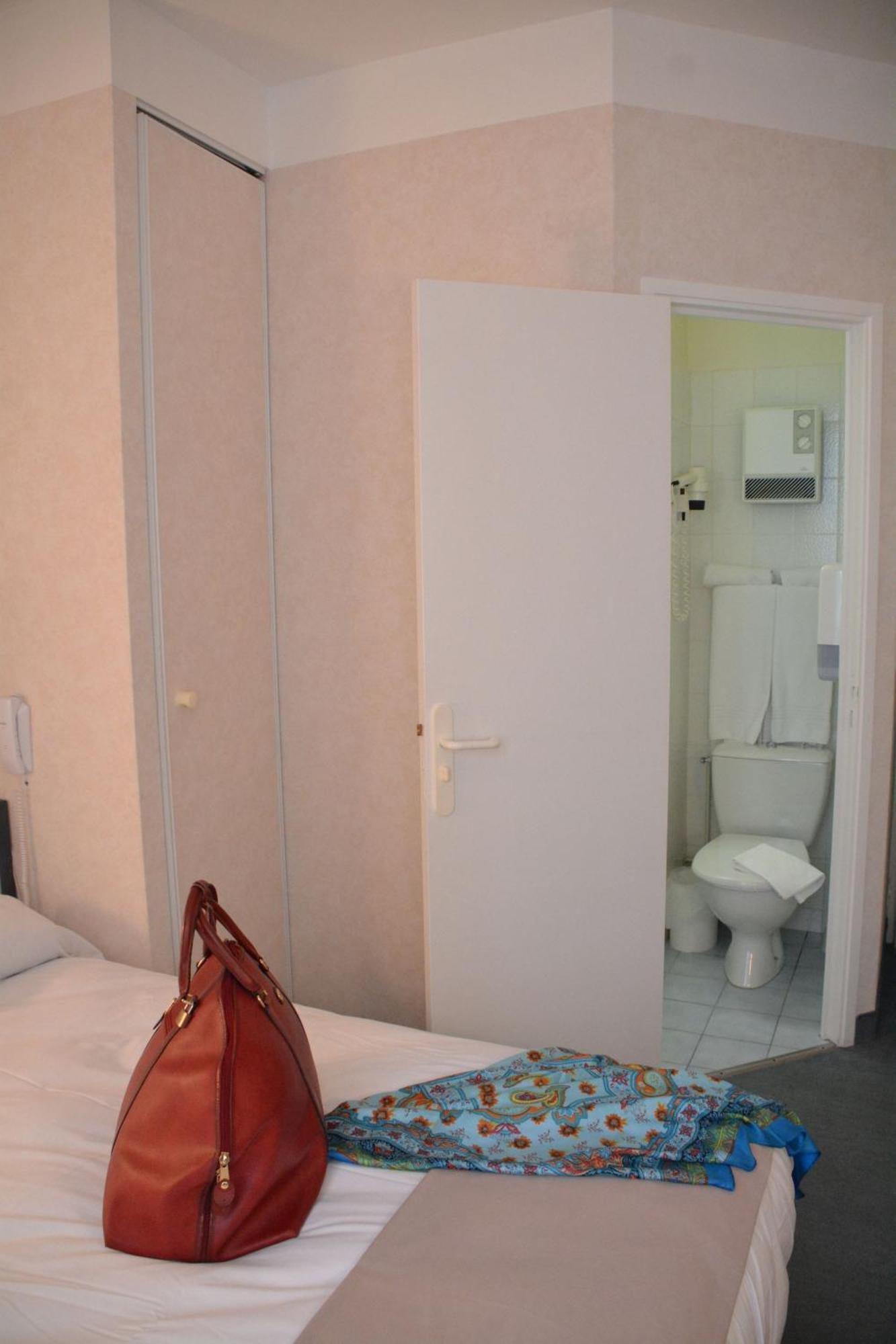 Hotel de France Saint-Geniez-dʼOlt Kamer foto