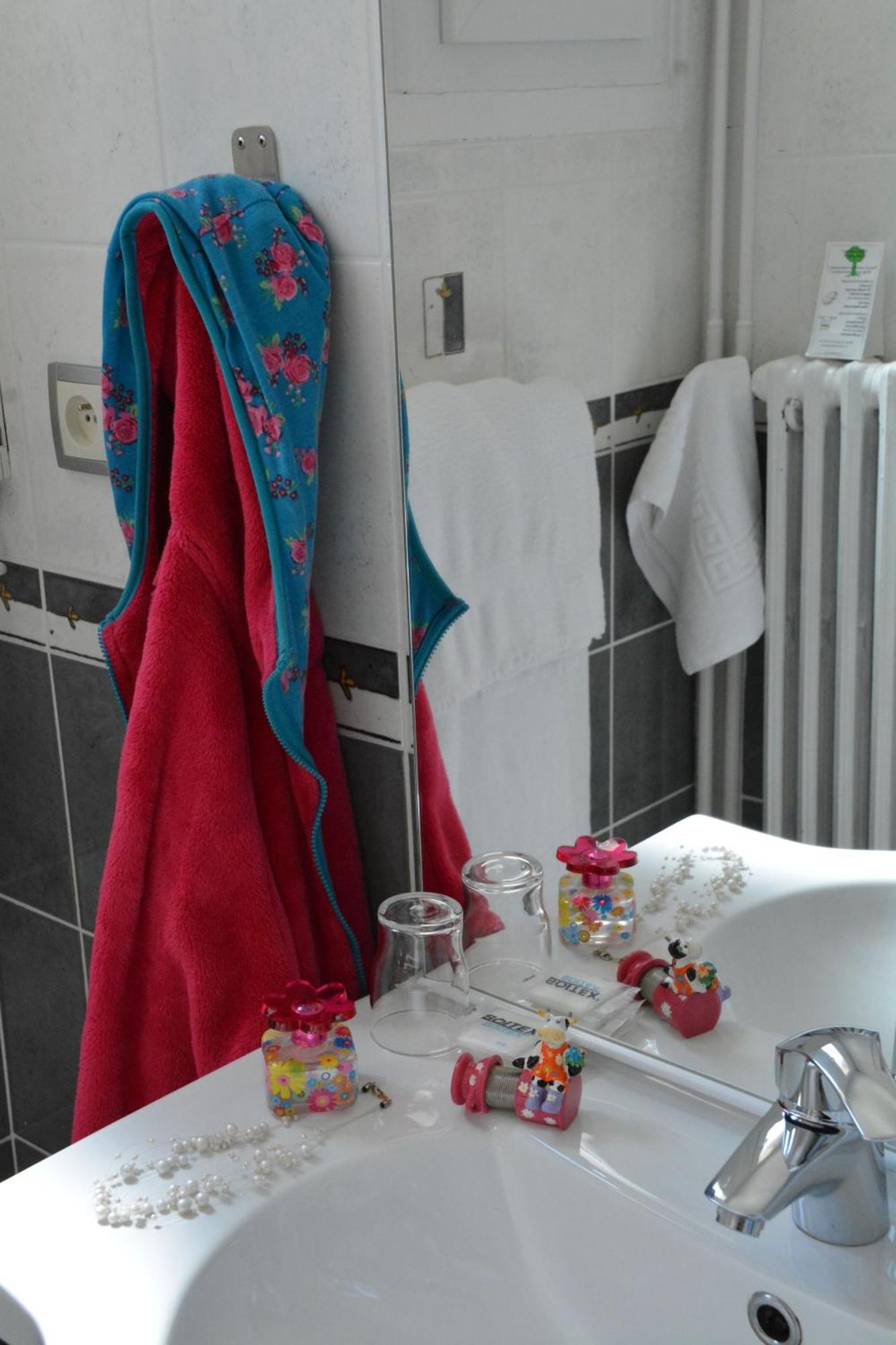 Hotel de France Saint-Geniez-dʼOlt Kamer foto