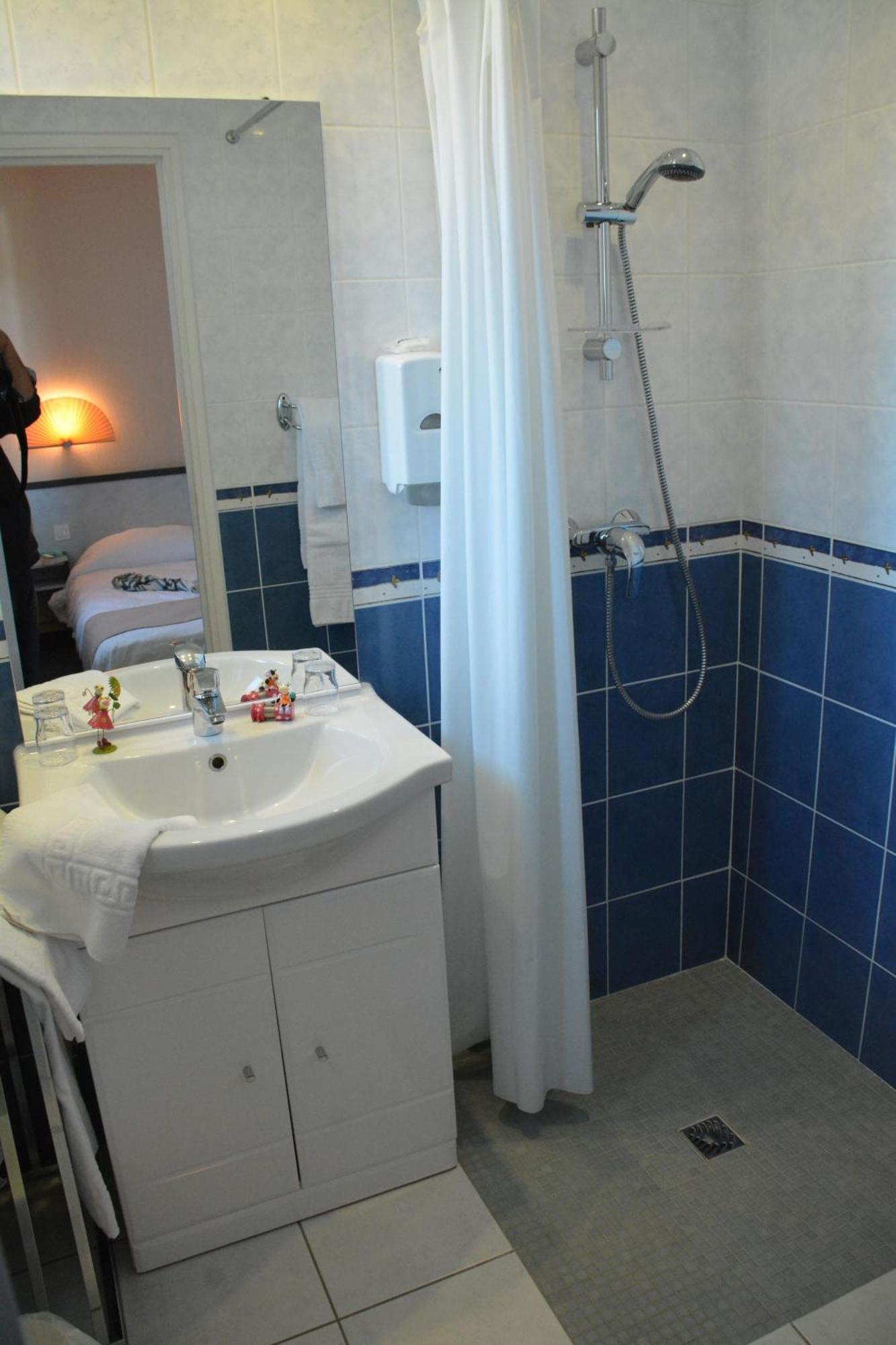 Hotel de France Saint-Geniez-dʼOlt Kamer foto