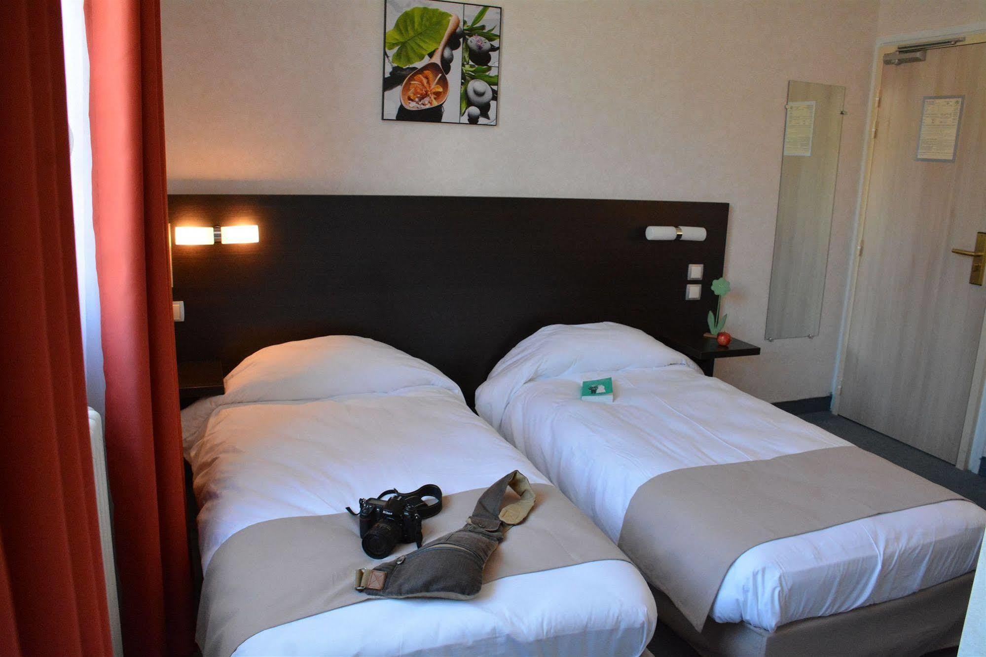 Hotel de France Saint-Geniez-dʼOlt Buitenkant foto